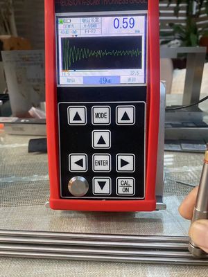 Un misuratore di spessore a ultrasuoni con rivestimento penetrante ad alta risoluzione, scansione A, scansione B, 0,001 mm